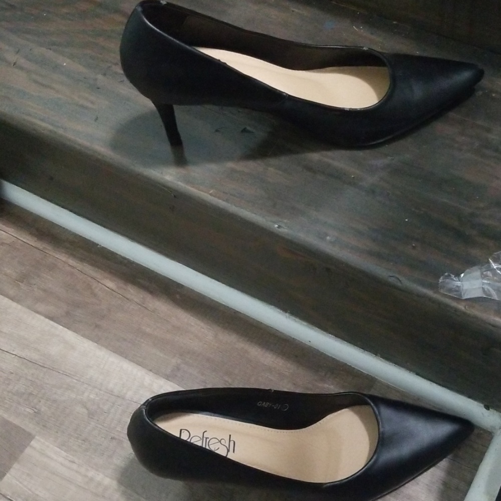 Black Pumps